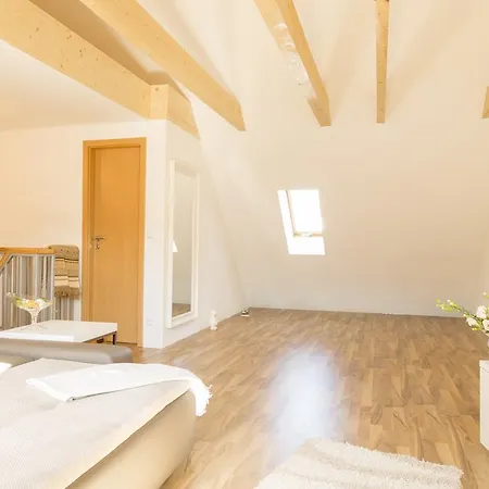Deutsche Messe - Private Exhibition Center Homestay *
