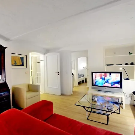 Deutsche Messe - Private Exhibition Center Homestay