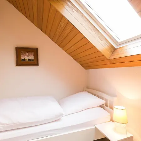 Deutsche Messe - Private Exhibition Center Homestay *