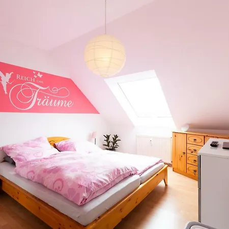Deutsche Messe - Private Exhibition Center Homestay *
